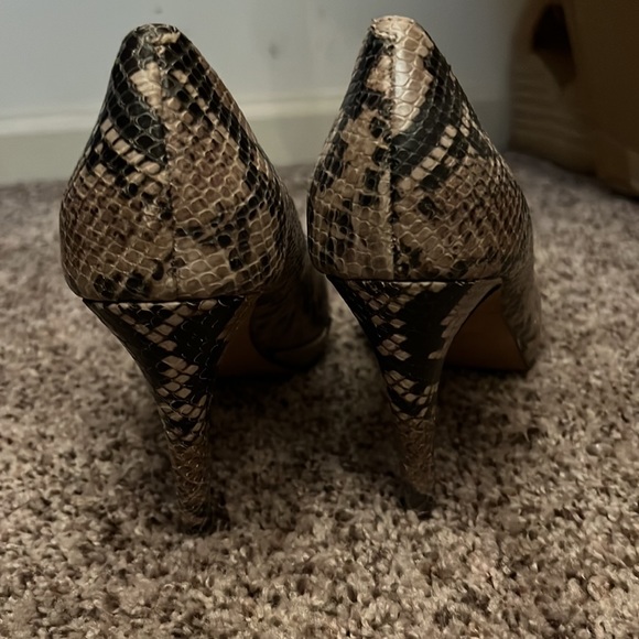 Cole Haan Size 9B snake skin pumps with Nike Air - Picture 3 of 5